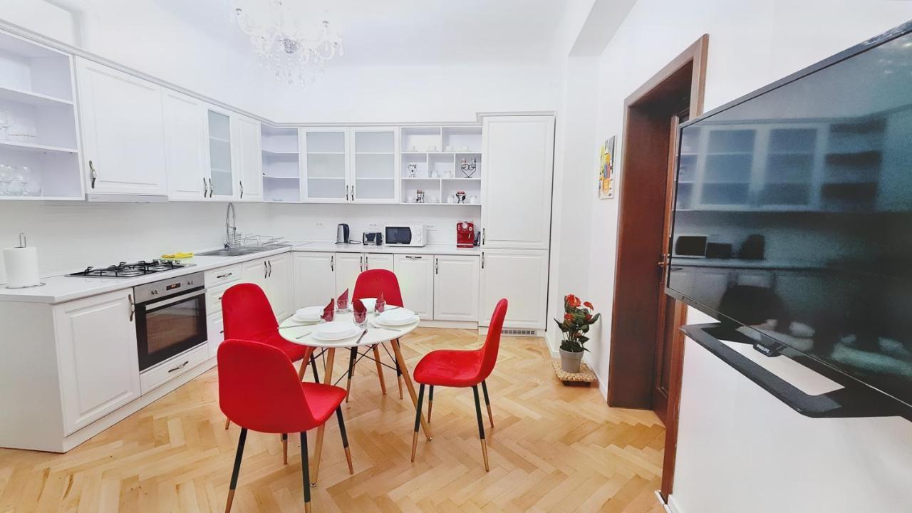 Spacious 5* Luxury In Historic Center Free Parking Cluj-Napoca Eksteriør bilde